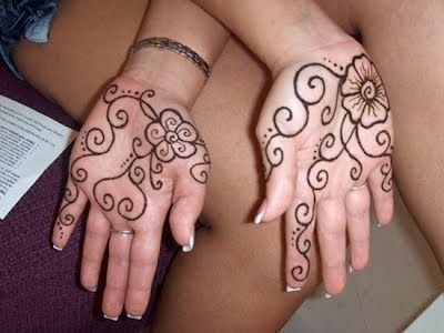 30+ Adorable Mehndi Designs for Kids (Little Princesses)