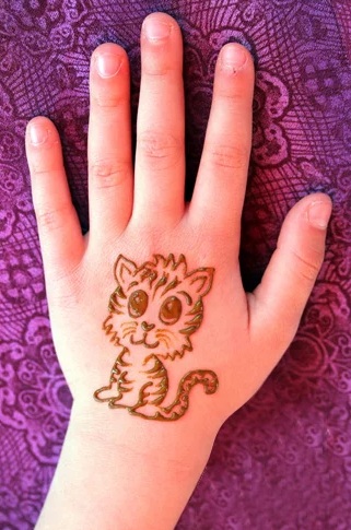 30+ Adorable Mehndi Designs for Kids (Little Princesses)