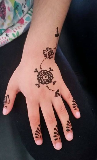 30+ Adorable Mehndi Designs for Kids (Little Princesses)