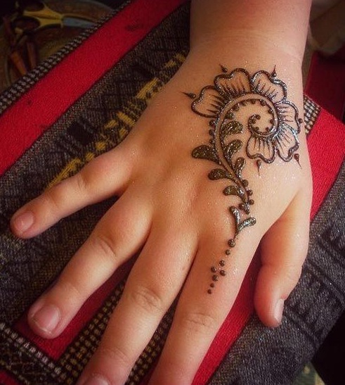 30+ Adorable Mehndi Designs for Kids (Little Princesses)