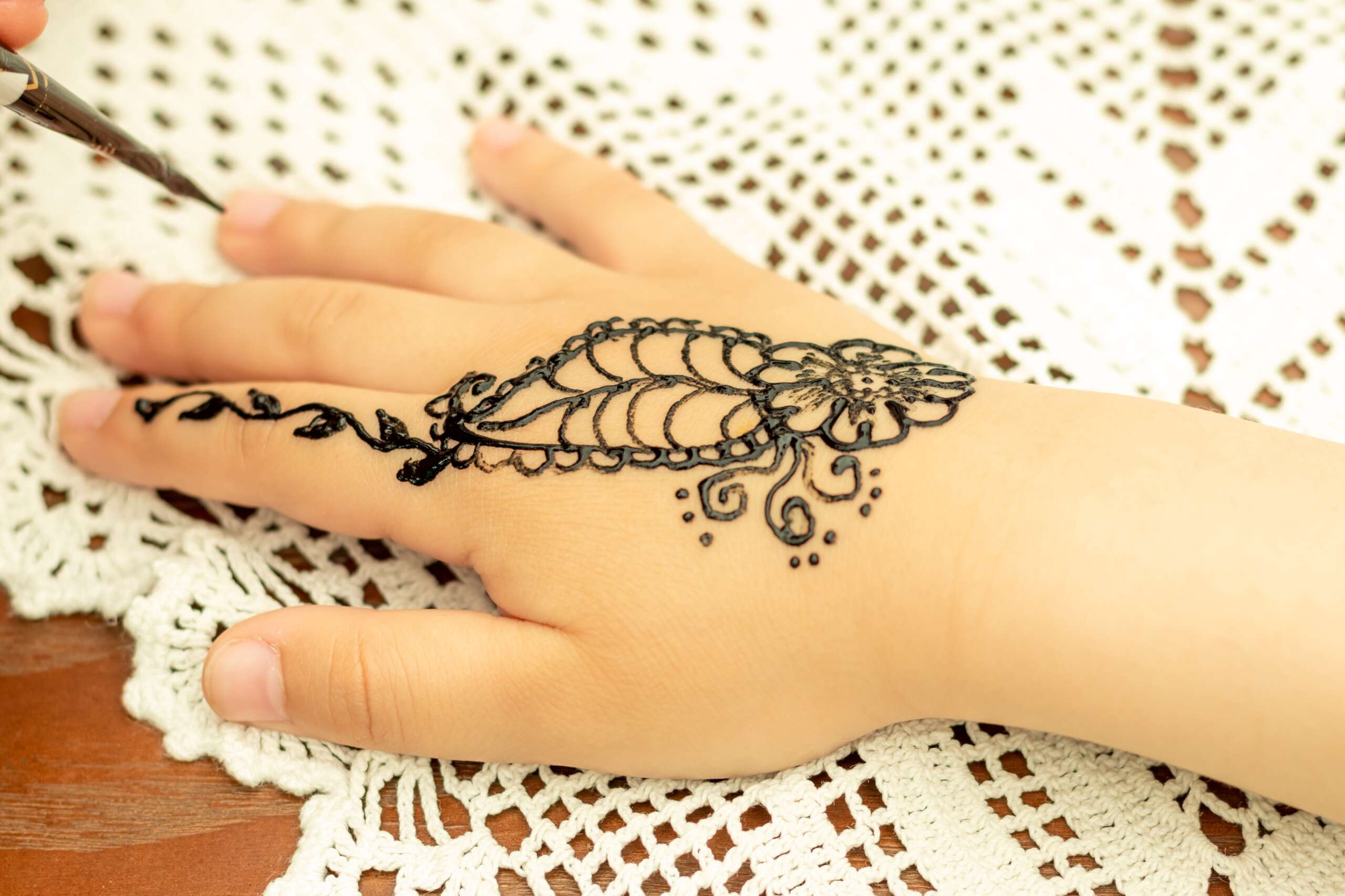 30+ Adorable Mehndi Designs for Kids (Little Princesses)