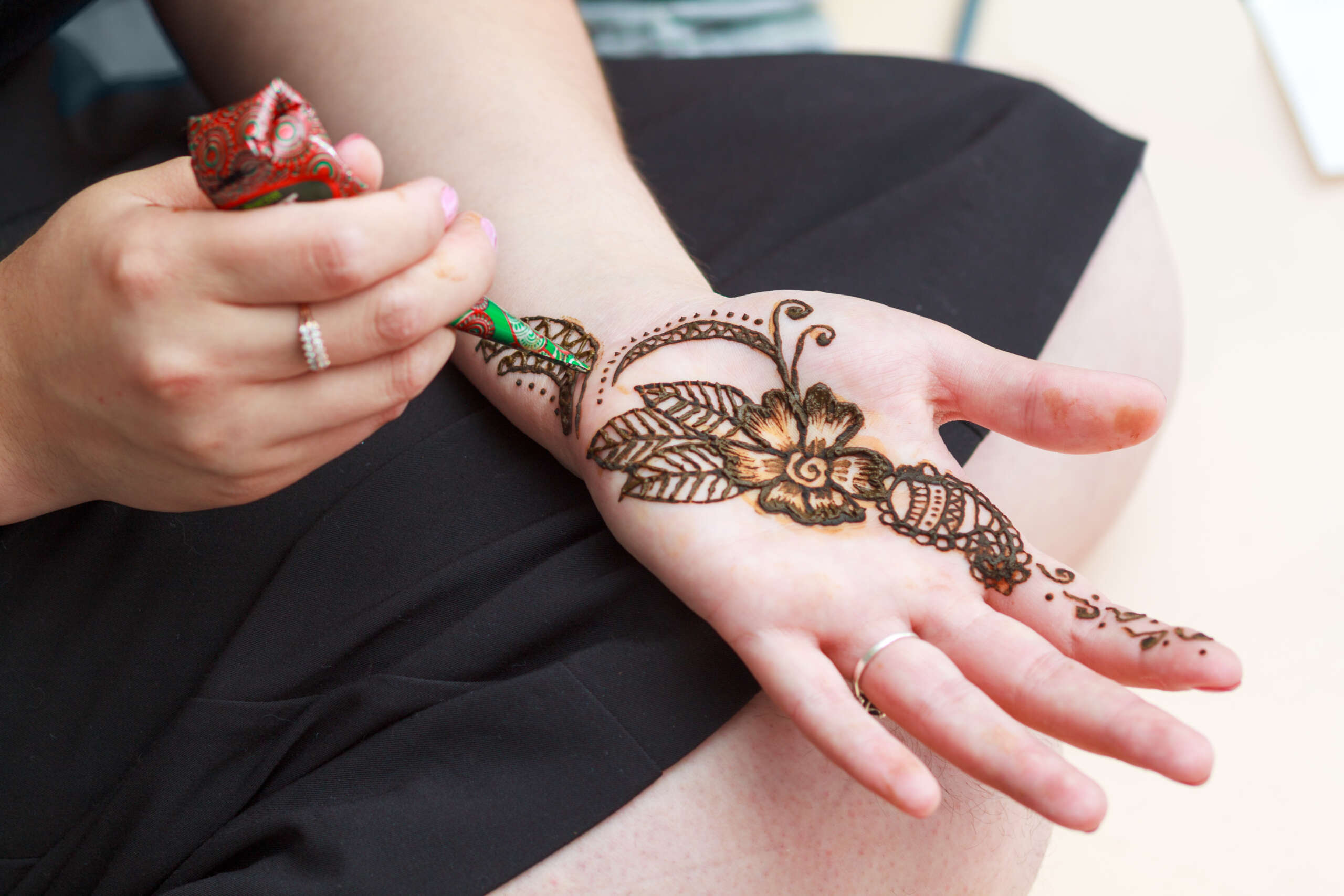 30+ Adorable Mehndi Designs for Kids (Little Princesses)