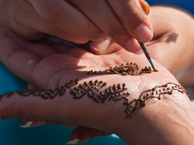 50+ Simple And Attractive Mehndi Designs For Hands