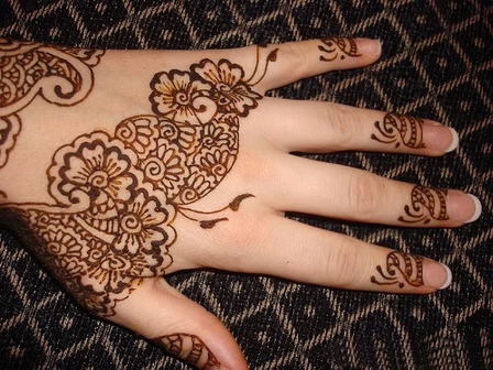 50+ Simple And Attractive Mehndi Designs For Hands