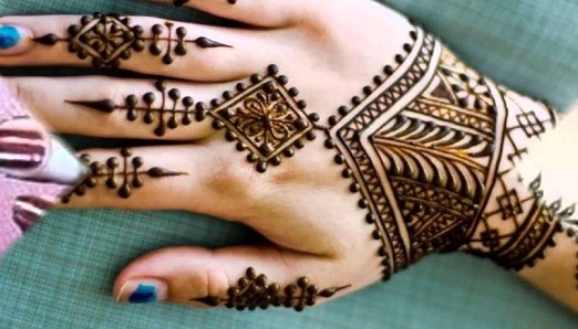50+ Simple And Attractive Mehndi Designs For Hands