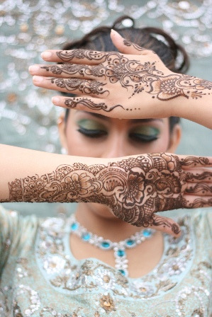 50+ Simple And Attractive Mehndi Designs For Hands