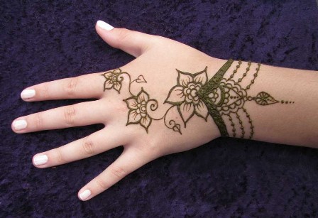 50+ Simple And Attractive Mehndi Designs For Hands