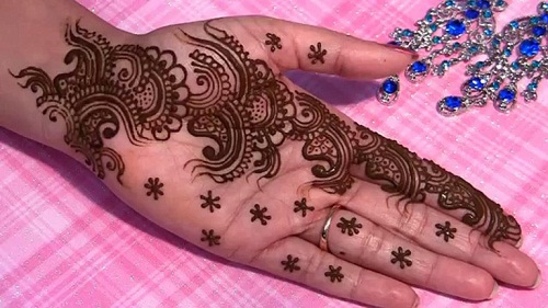 50+ Simple And Attractive Mehndi Designs For Hands