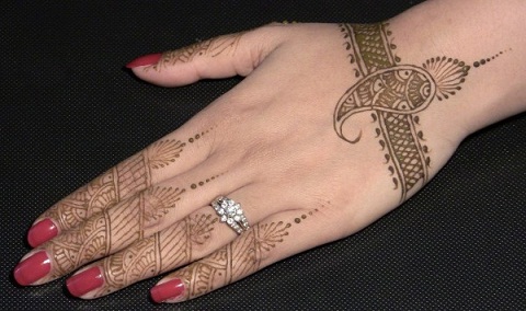 50+ Simple And Attractive Mehndi Designs For Hands