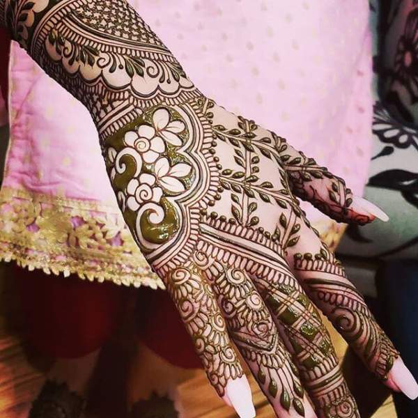 50+ Simple And Attractive Mehndi Designs For Hands