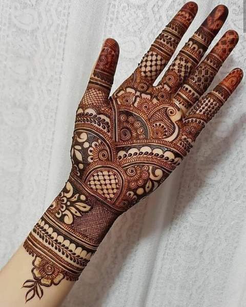 50+ Simple And Attractive Mehndi Designs For Hands