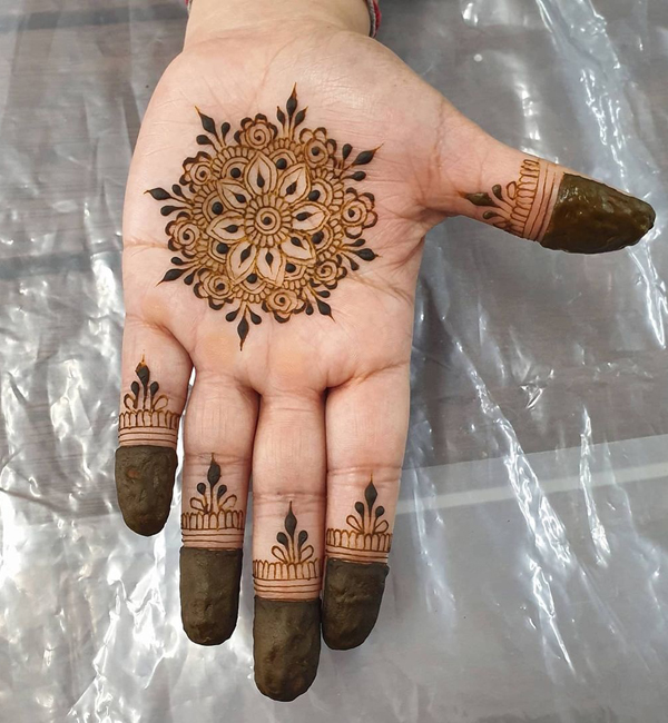 10+ Special Mehndi Designs For Karwa Chauth 2025