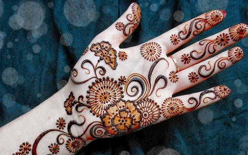 10+ Special Mehndi Designs For Karwa Chauth 2025