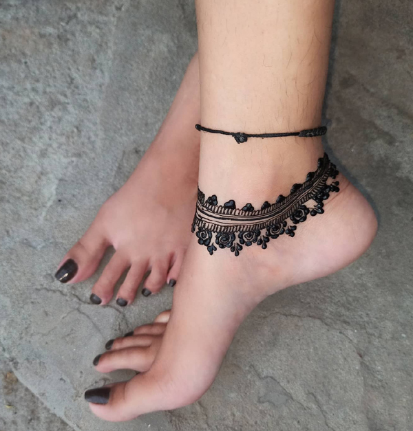 15 Anklet Mehndi Designs That You Will Love 2023