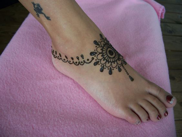 15 Anklet Mehndi Designs That You Will Love 2023