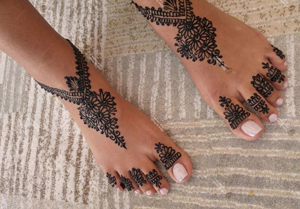15 Anklet Mehndi Designs That You Will Love 2023