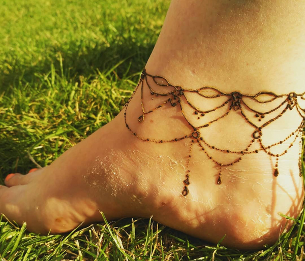 15 Anklet Mehndi Designs That You Will Love 2023