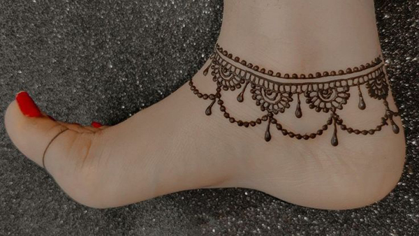 15 Anklet Mehndi Designs That You Will Love 2023