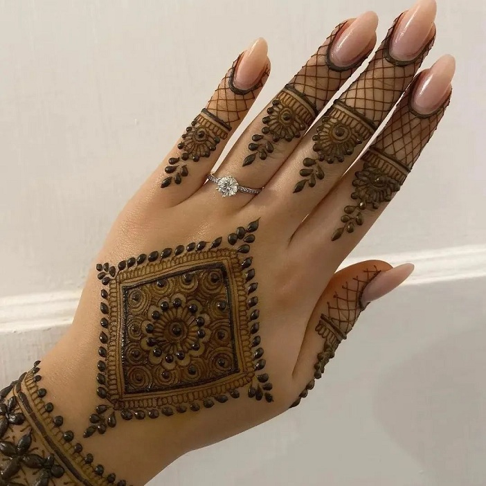 10 Stunning Bombay Style Mehndi Designs for Every Occasion