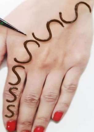 15 Simple S Letter Mehndi Designs You Can Try 2023