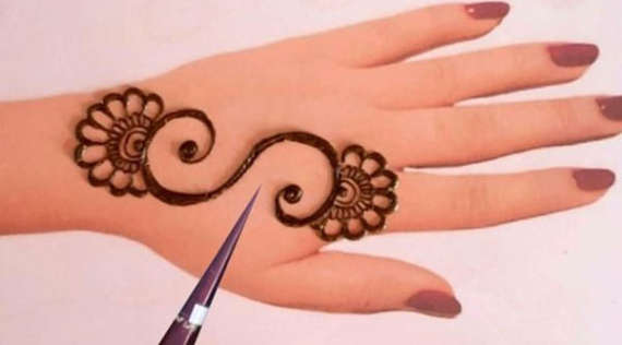 15 Simple S Letter Mehndi Designs You Can Try 2023