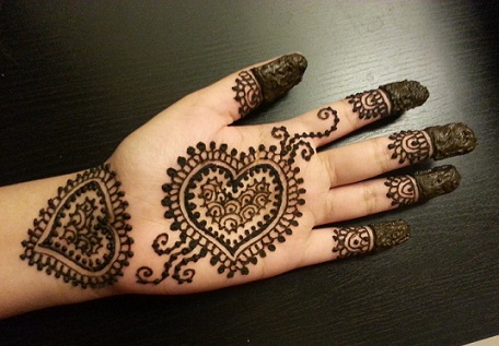 10 Trendy Heart Shaped Mehndi Designs for Every Occasion