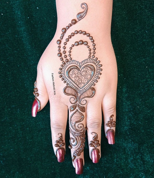 10 Trendy Heart Shaped Mehndi Designs for Every Occasion