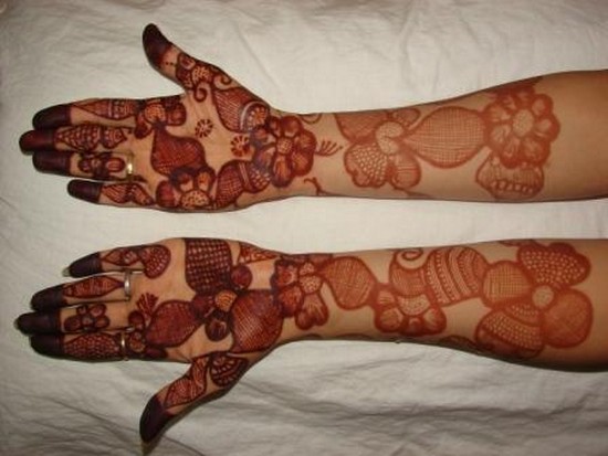 25 Elegant Full Hand Mehndi Designs for Brides-to-Be 2023