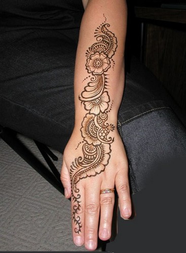 25 Elegant Full Hand Mehndi Designs for Brides-to-Be 2023