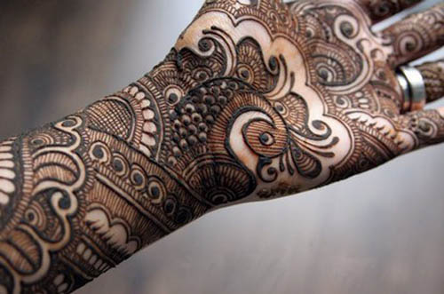 25 Elegant Full Hand Mehndi Designs for Brides-to-Be 2023