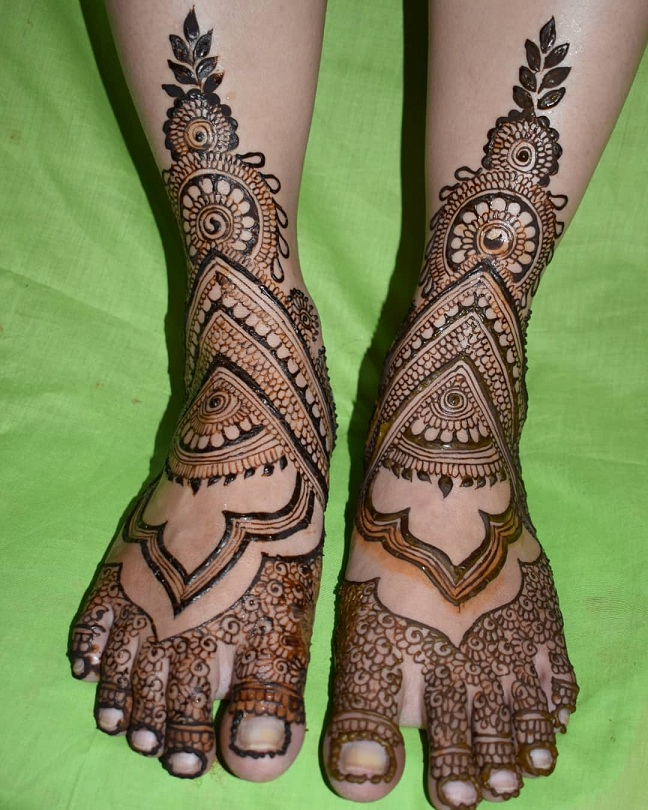 30 Latest And Trending Leg Mehndi Designs With Images