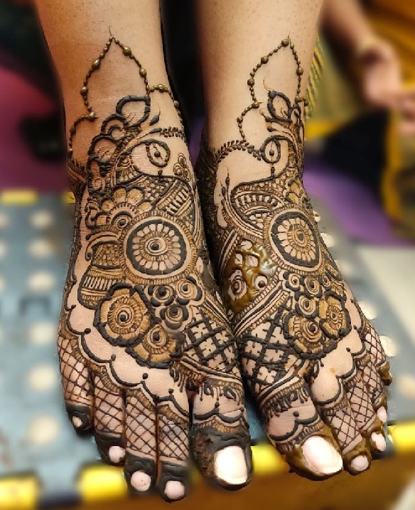 30 Latest And Trending Leg Mehndi Designs With Images