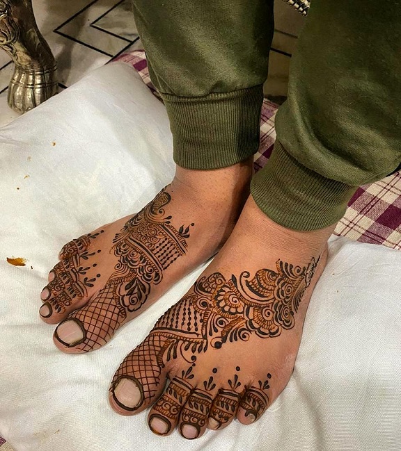 30 Latest And Trending Leg Mehndi Designs With Images