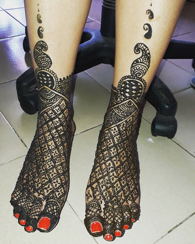 30 Latest And Trending Leg Mehndi Designs With Images