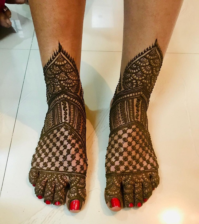 30 Latest And Trending Leg Mehndi Designs With Images