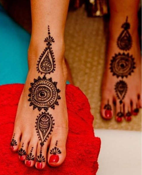 30 Latest And Trending Leg Mehndi Designs With Images