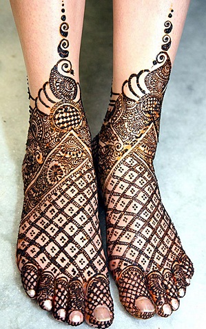 30 Latest And Trending Leg Mehndi Designs With Images