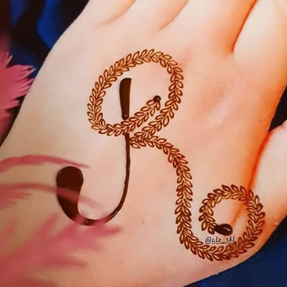 10 Adorable R Letter Mehndi Designs and Ideas 2023