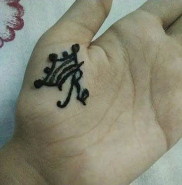 10 Adorable R Letter Mehndi Designs and Ideas 2023