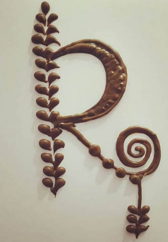 10 Adorable R Letter Mehndi Designs and Ideas 2023