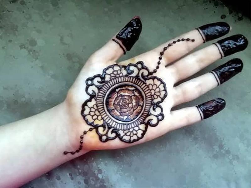 9 Latest and Popular Gol Tikka Mehndi Designs | I Fashion Styles