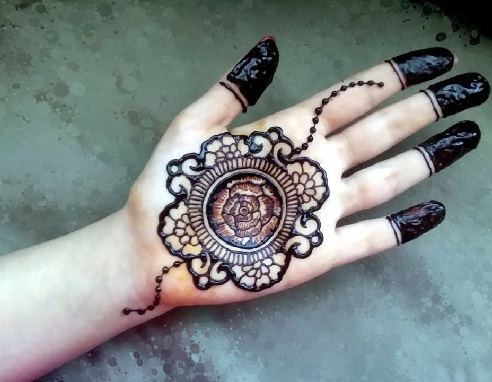 9 Latest and Popular Gol Tikka Mehndi Designs | I Fashion Styles
