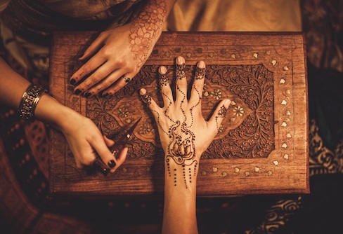 Top 9 Rocking Party Mehndi Designs With Pictures