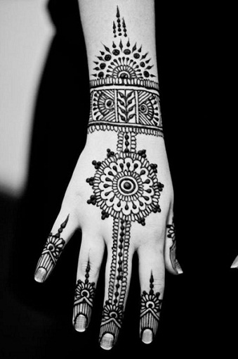 Top 9 Rocking Party Mehndi Designs With Pictures