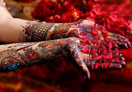 Top 9 Rocking Party Mehndi Designs With Pictures