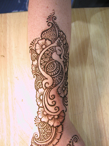 9 Fabulous Monsoon Mehandi Designs With Images | I Fashion Styles