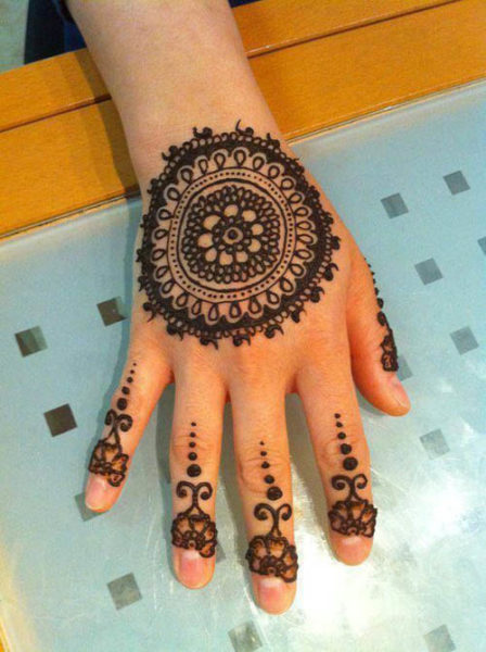 25 Cute And Easy Round Mehndi Designs With Pictures | I Fashion Styles
