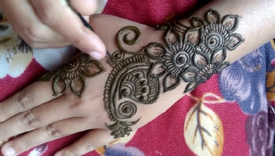 25 Cute And Easy Round Mehndi Designs With Pictures | I Fashion Styles