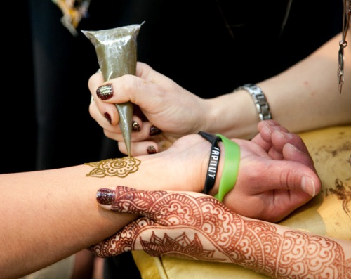 15 Trained and Professional Mehndi Artists in India | I Fashion Styles