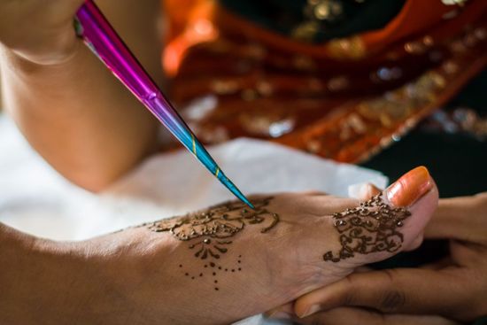 15 Trained and Professional Mehndi Artists in India | I Fashion Styles